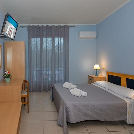 Hotel Villa Benvenuti Viareggio Bagian luar foto