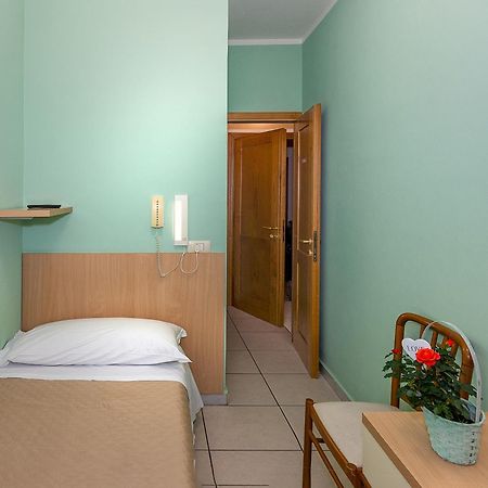 Hotel Villa Benvenuti Viareggio Bagian luar foto