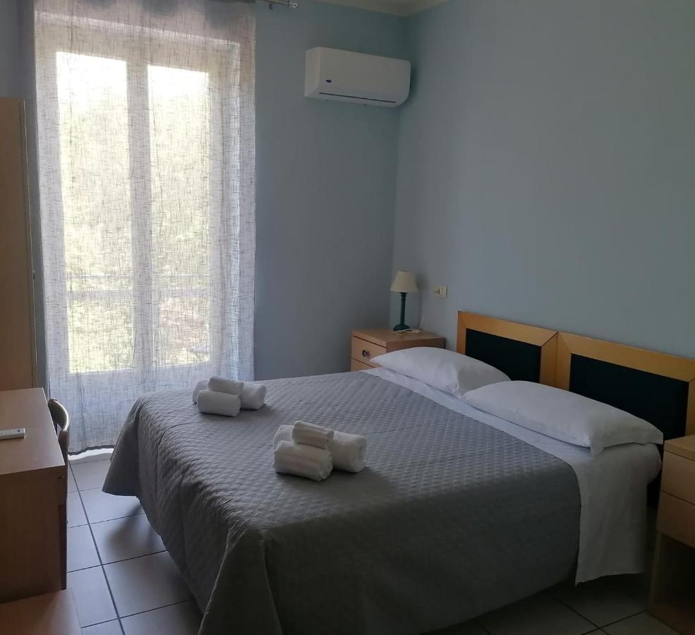 Hotel Villa Benvenuti Viareggio Bagian luar foto