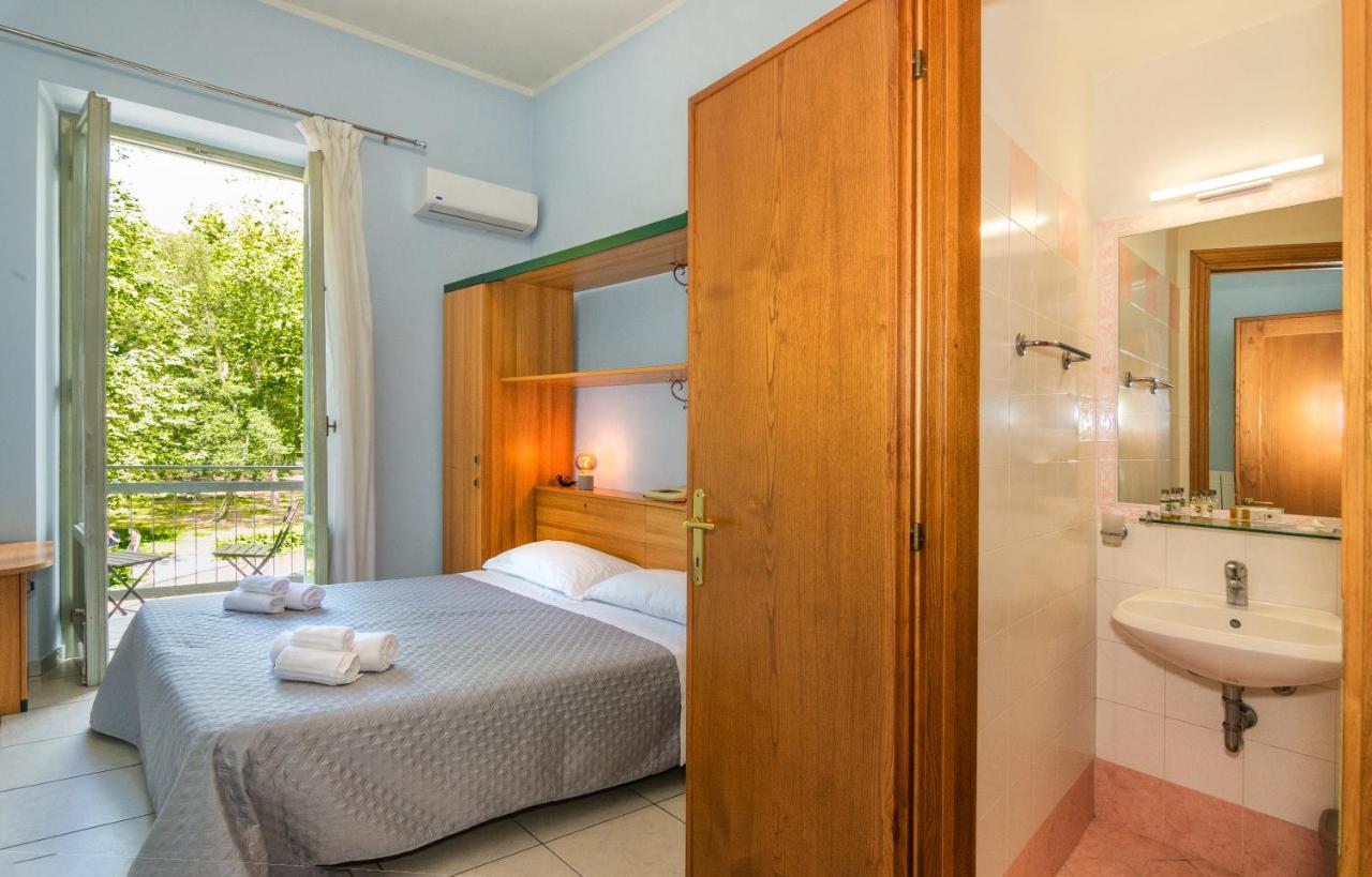 Hotel Villa Benvenuti Viareggio Bagian luar foto