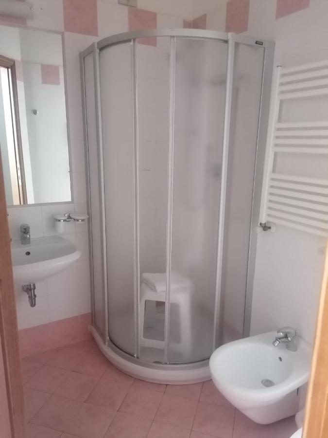 Hotel Villa Benvenuti Viareggio Bagian luar foto
