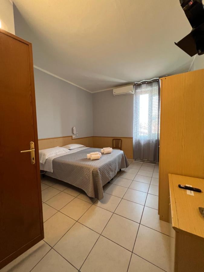Hotel Villa Benvenuti Viareggio Bagian luar foto