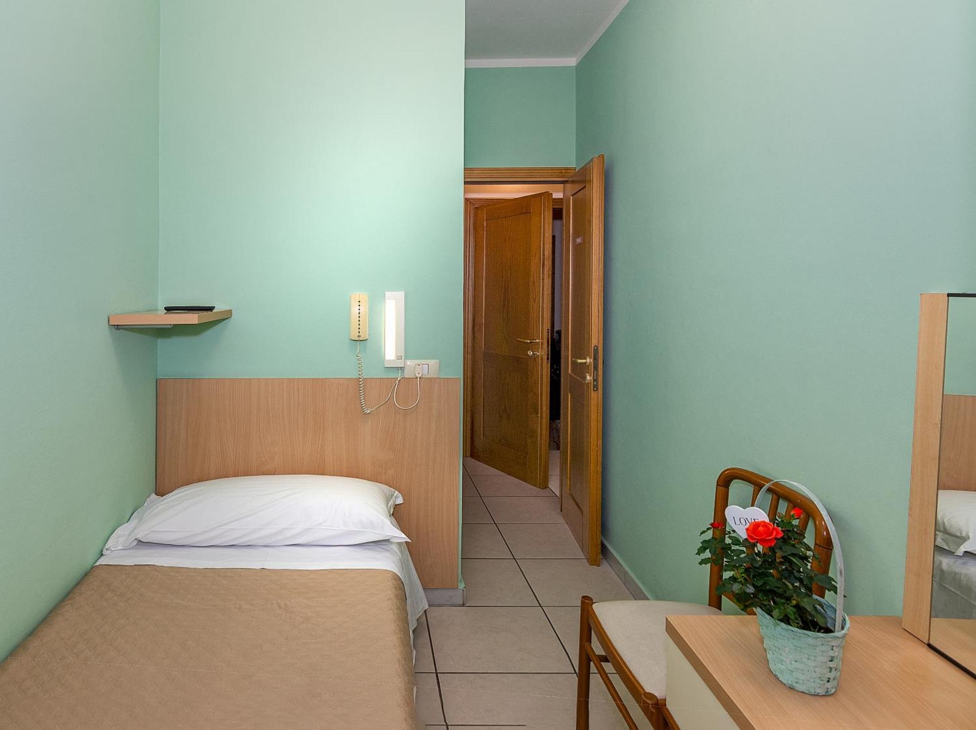 Hotel Villa Benvenuti Viareggio Bagian luar foto