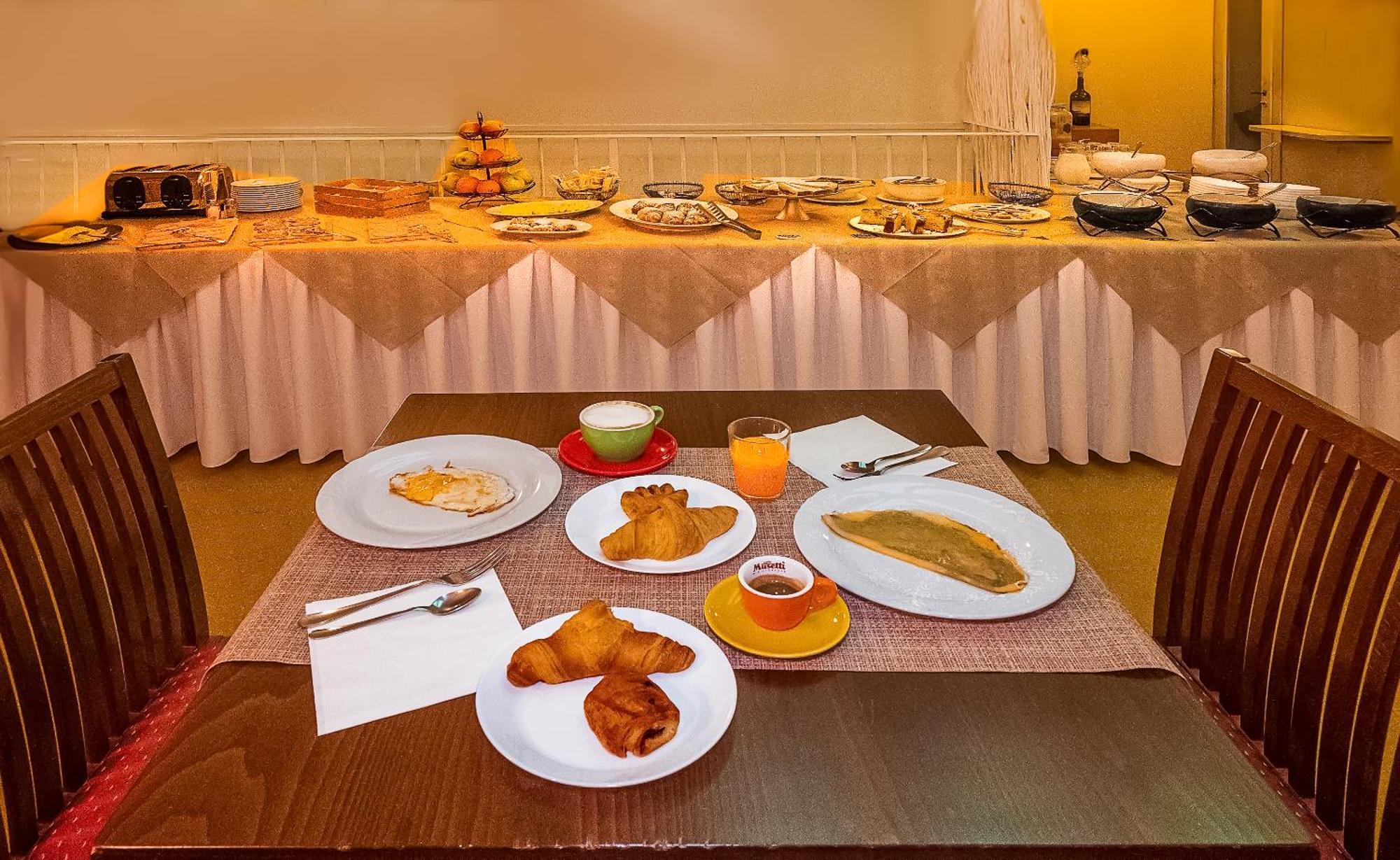 Hotel Villa Benvenuti Viareggio Bagian luar foto