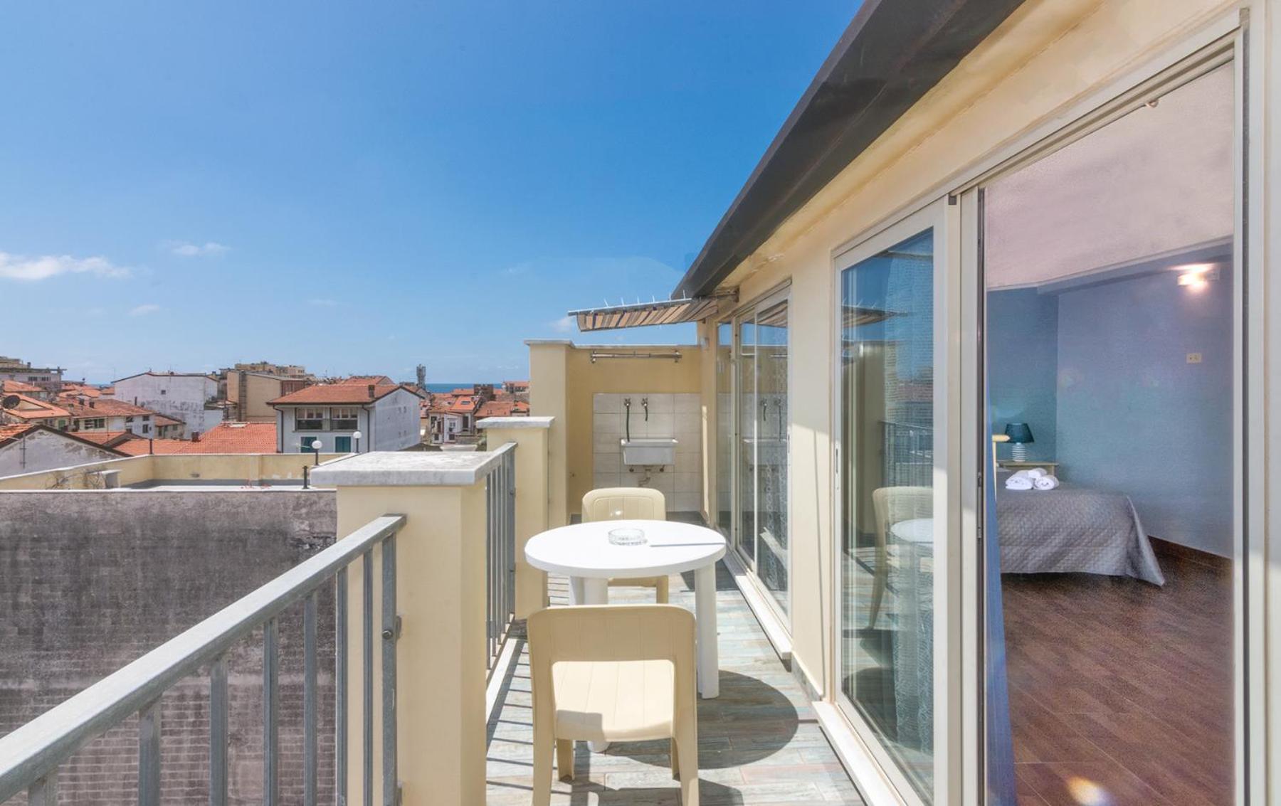 Hotel Villa Benvenuti Viareggio Bagian luar foto